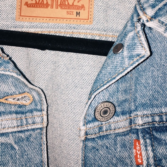 BRAND NEW Women’s Levi Denim Jacket - Picture 2 of 8